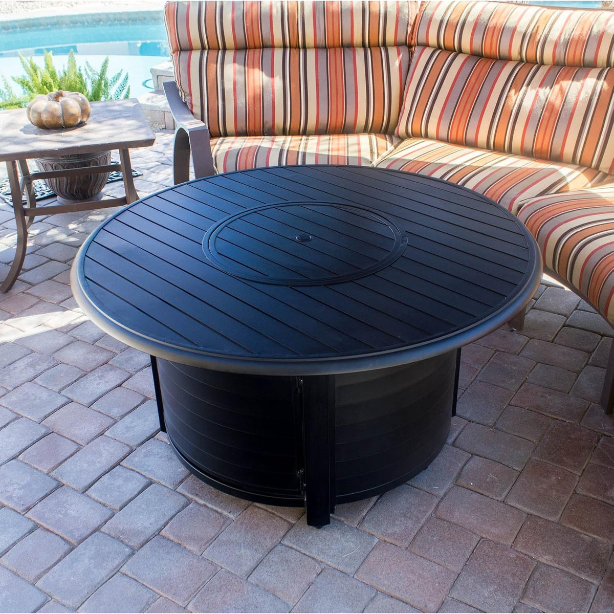 48'' Aluminum round Slatted Top Propane Fire Pit Table with Lid, Clear Fire Glass, Regulator and Hose, 42,000 BTU, Black